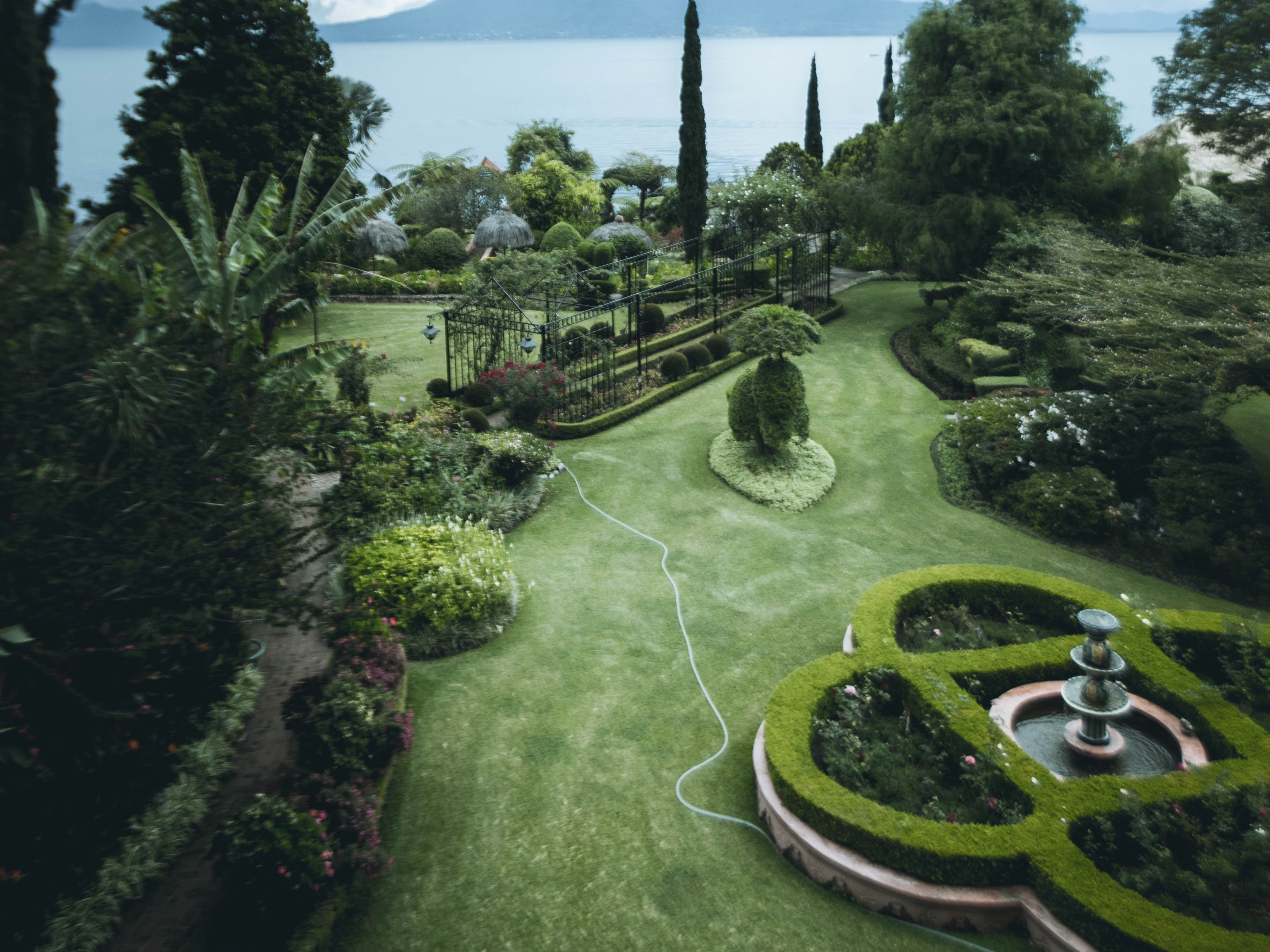 roberto-nickson-b9dmHiTXkLk-unsplash